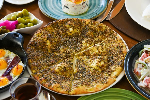Quelle est la meilleure façon de préparer et d'utiliser le zaatar en cuisine ?